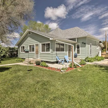 Walkable Ten Sleep House With Patio And Sunroom!